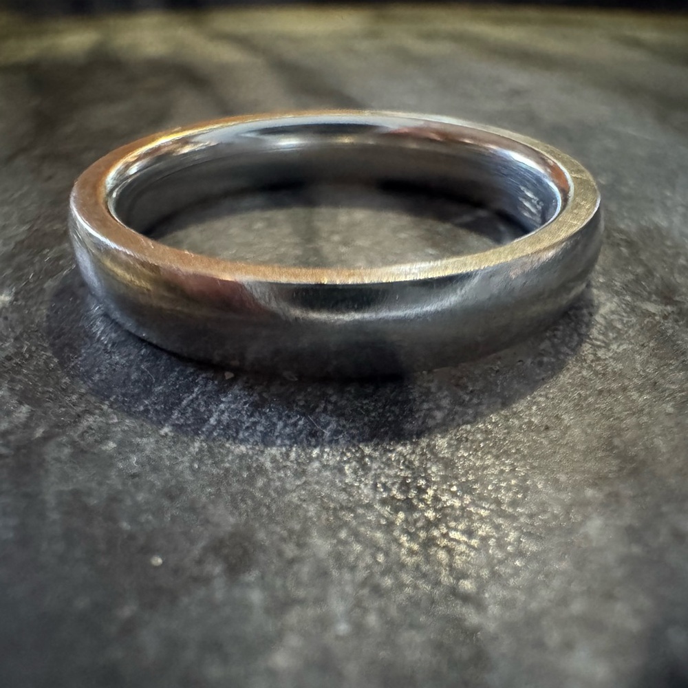 James Avery
Narrow Athena Wedding Ring